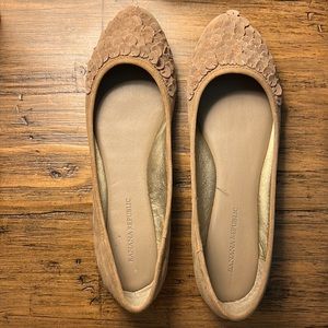 Banana Republic flat. Size 7-1/2. Only used once.